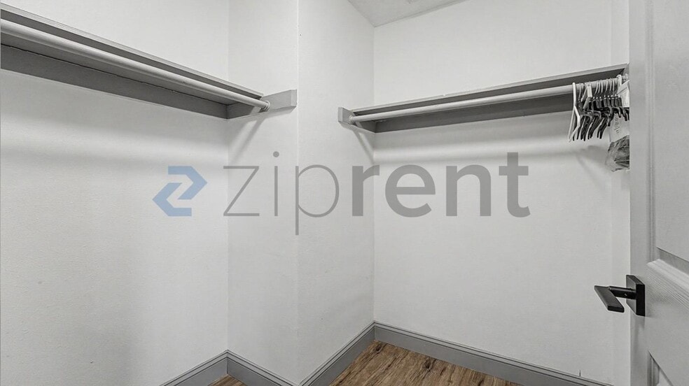 Building Photo - Unit
