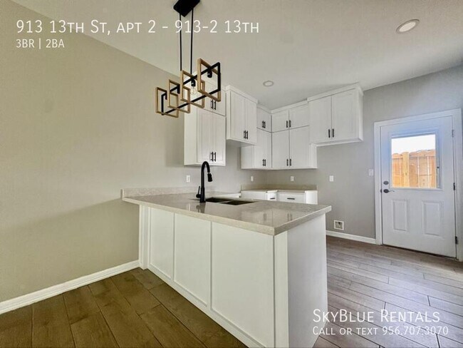 Building Photo - 913 S 13th St