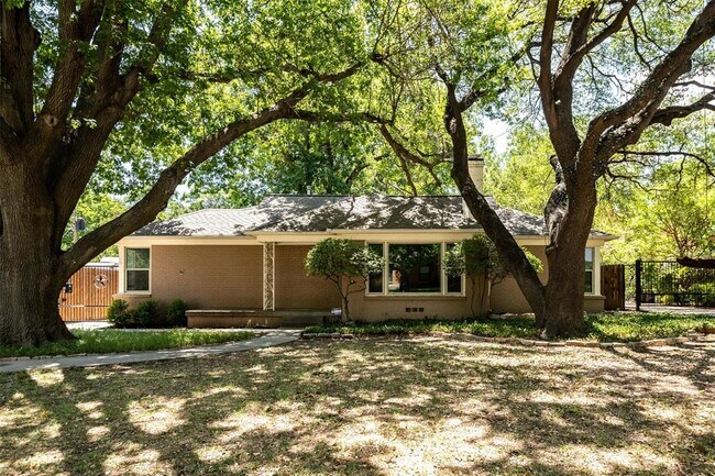 Building Photo - 3605 Park Ridge Blvd