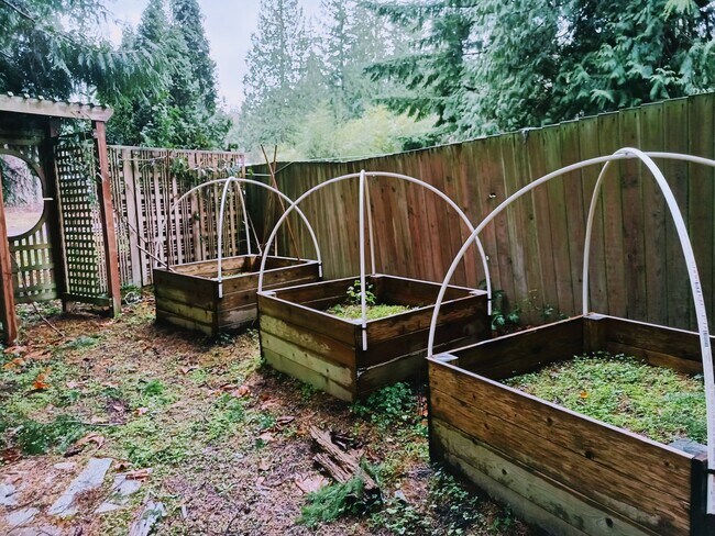 Building Photo - 3 Bedroom 2.5 Bath