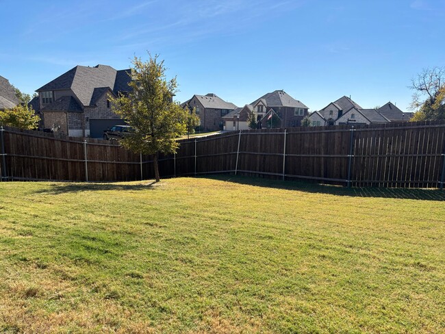 Building Photo - Beautiful 3/2/2 Minutes from Sherman's Town Center!