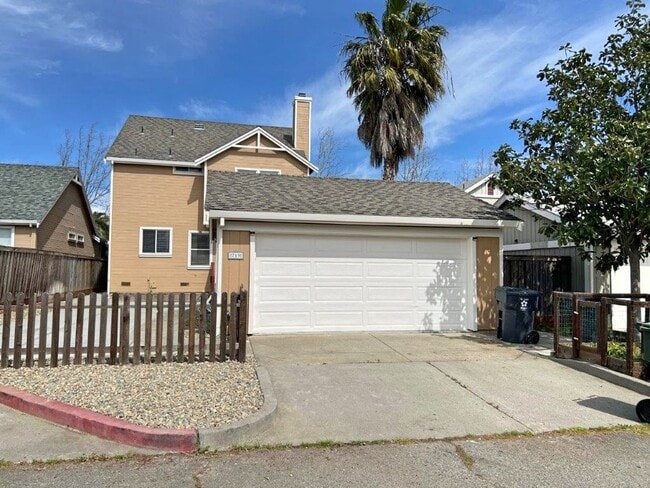 Building Photo - Modern 4 Bedroom 3 Bath Close to Marina Suisun City *Star Rentals