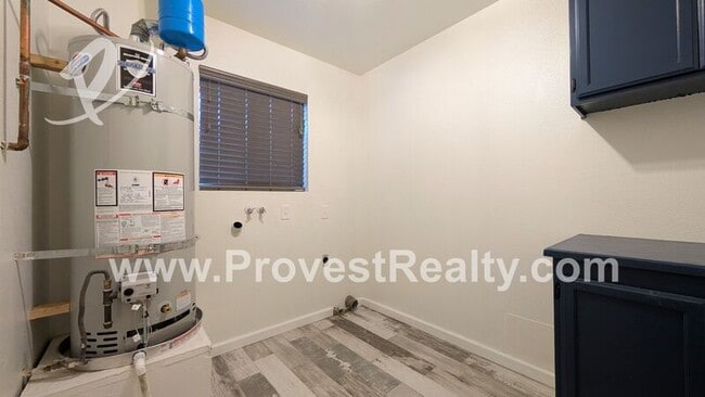 Building Photo - 10790 Sauk Rd