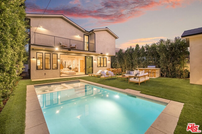 Building Photo - 4433 Kraft Ave