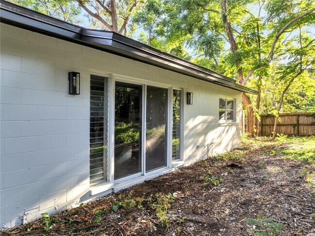 Building Photo - 7043 Carlene Dr