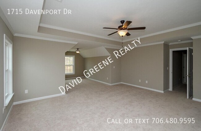 Building Photo - 1715 Davenport Dr