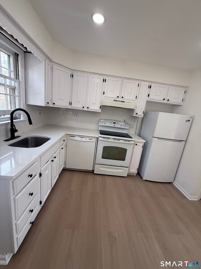 Building Photo - 14 Averill Pl