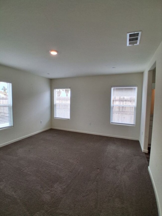 Building Photo - Beautiful Single-Story Home with Solar Included & Spacious Open Floor Plan!