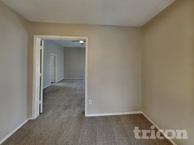 Building Photo - 304 Dakota Dr