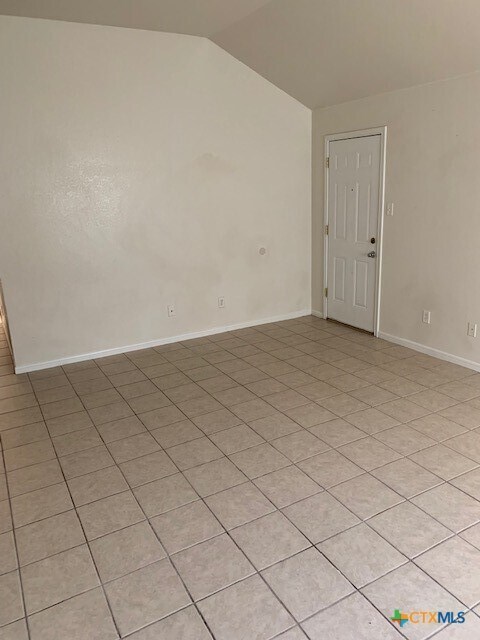 Building Photo - 811 York Ave