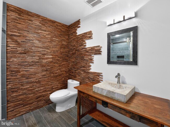 Building Photo - 7740 Bristol Square Ct