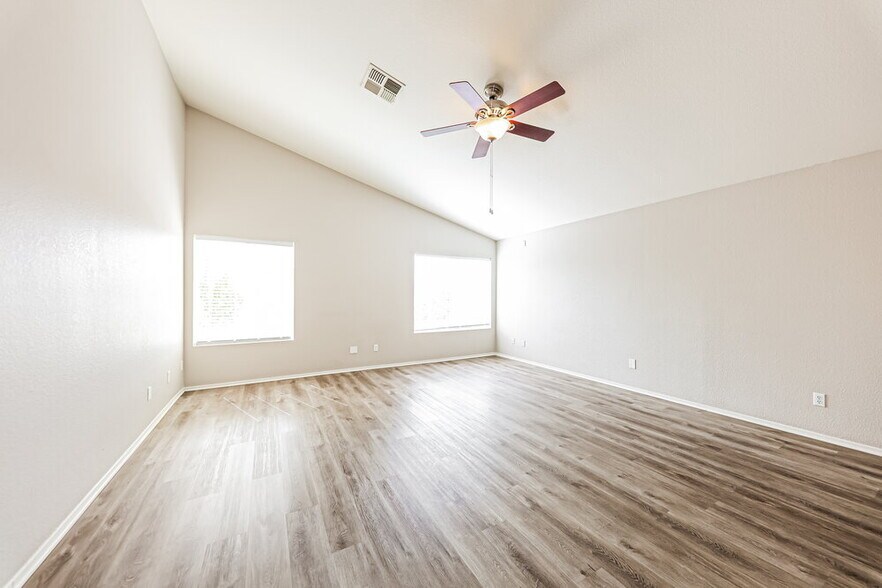 Building Photo - 3717 N Heather Ln