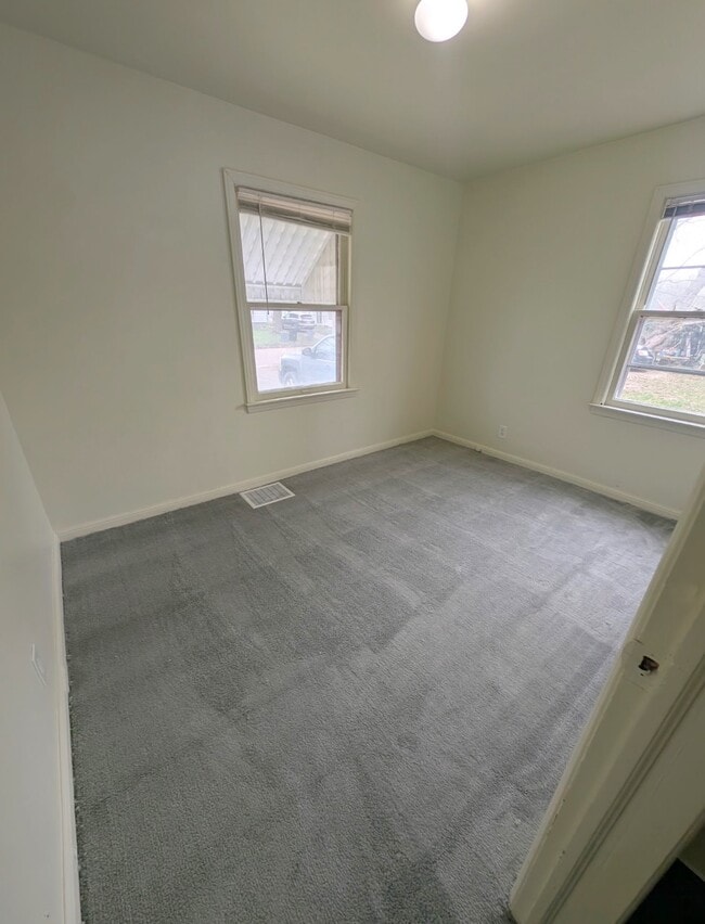 Building Photo - 3424 W Mott Ave