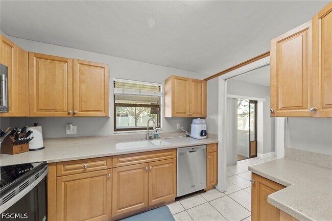 Building Photo - 311 SW 19th Ln