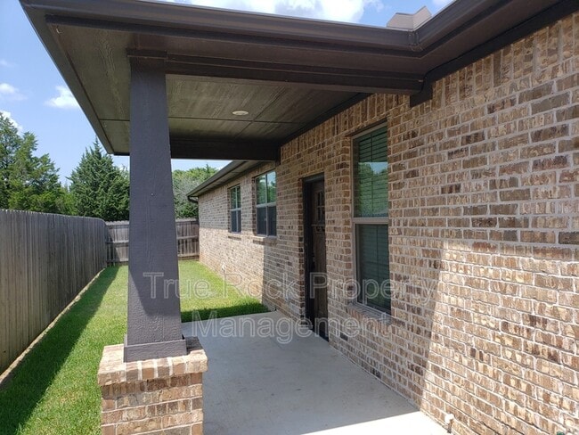 Building Photo - 1417 N Monte Vista St