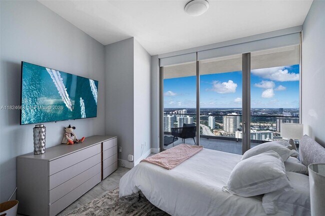 Building Photo - 18975 Collins Ave