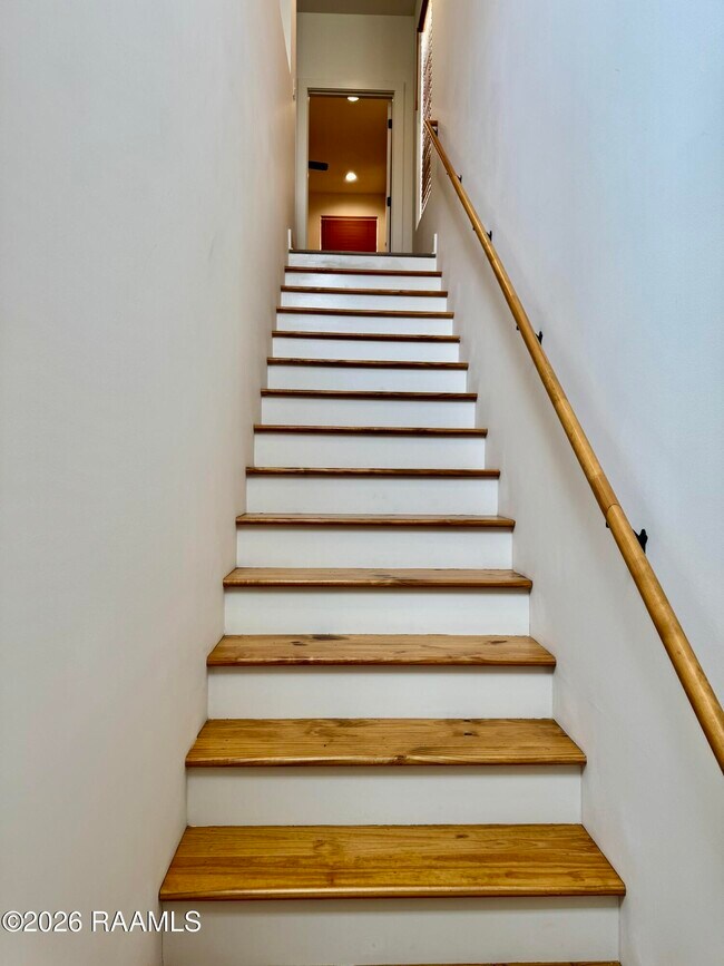 Building Photo - 512 Highland Oaks Ln