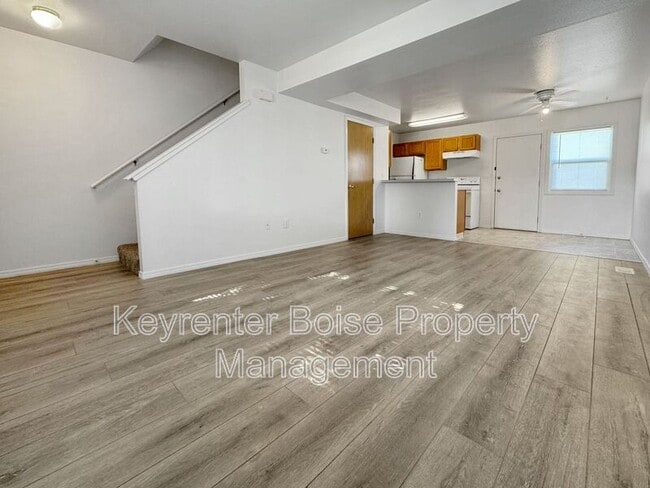 Building Photo - 254 Elbridge St E