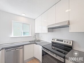 Building Photo - Bright, Newly Renovated 2BR in Peaceful UTC Community
