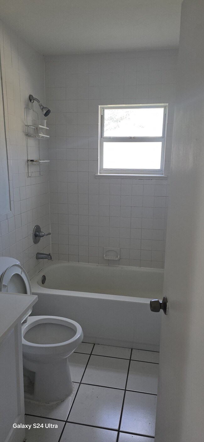 Building Photo - 273 Hubbard Ave