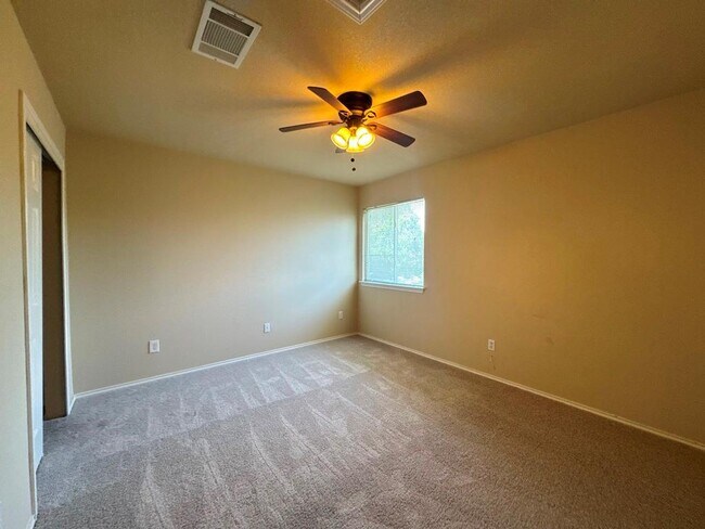 Building Photo - 1005 Gentry Dr