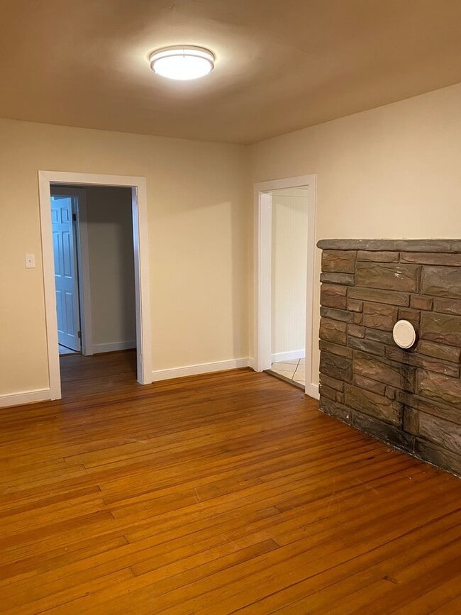 Building Photo - 2700 E Belt Blvd