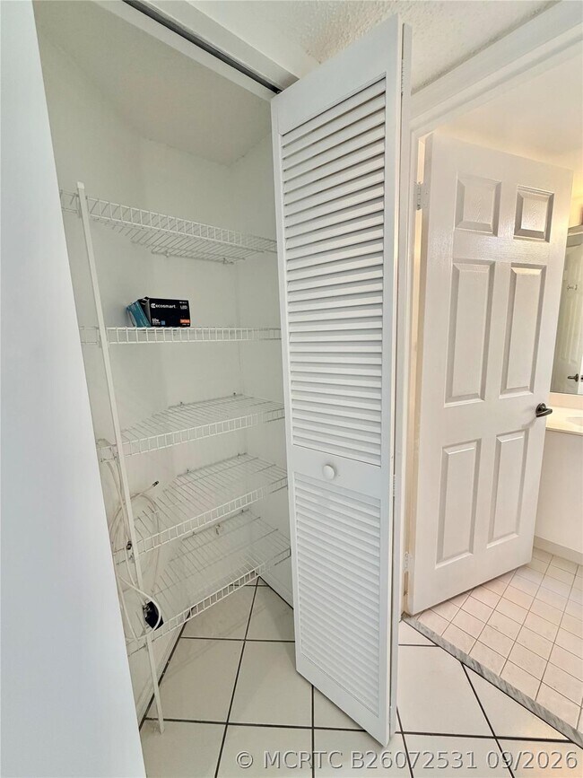 Building Photo - 9587 Weldon Cir