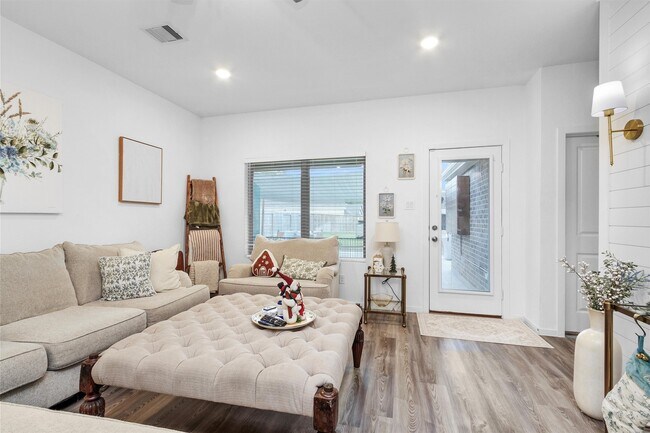 Building Photo - 8217 Boundary Waters Dr