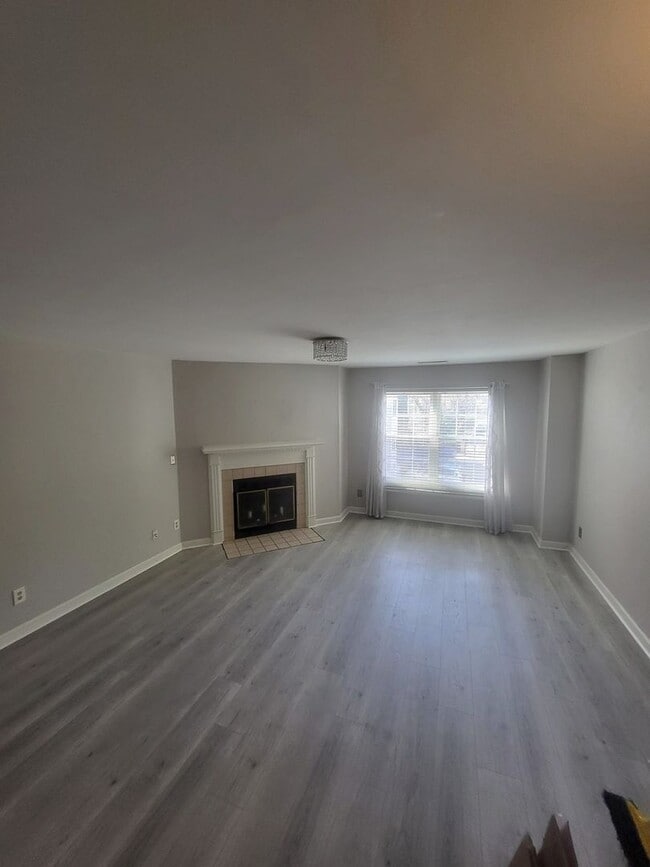 Building Photo - Beautiful Waterfront 2 Bed / 2 Bath Condo in Downtown Norfolk – $1,800/month