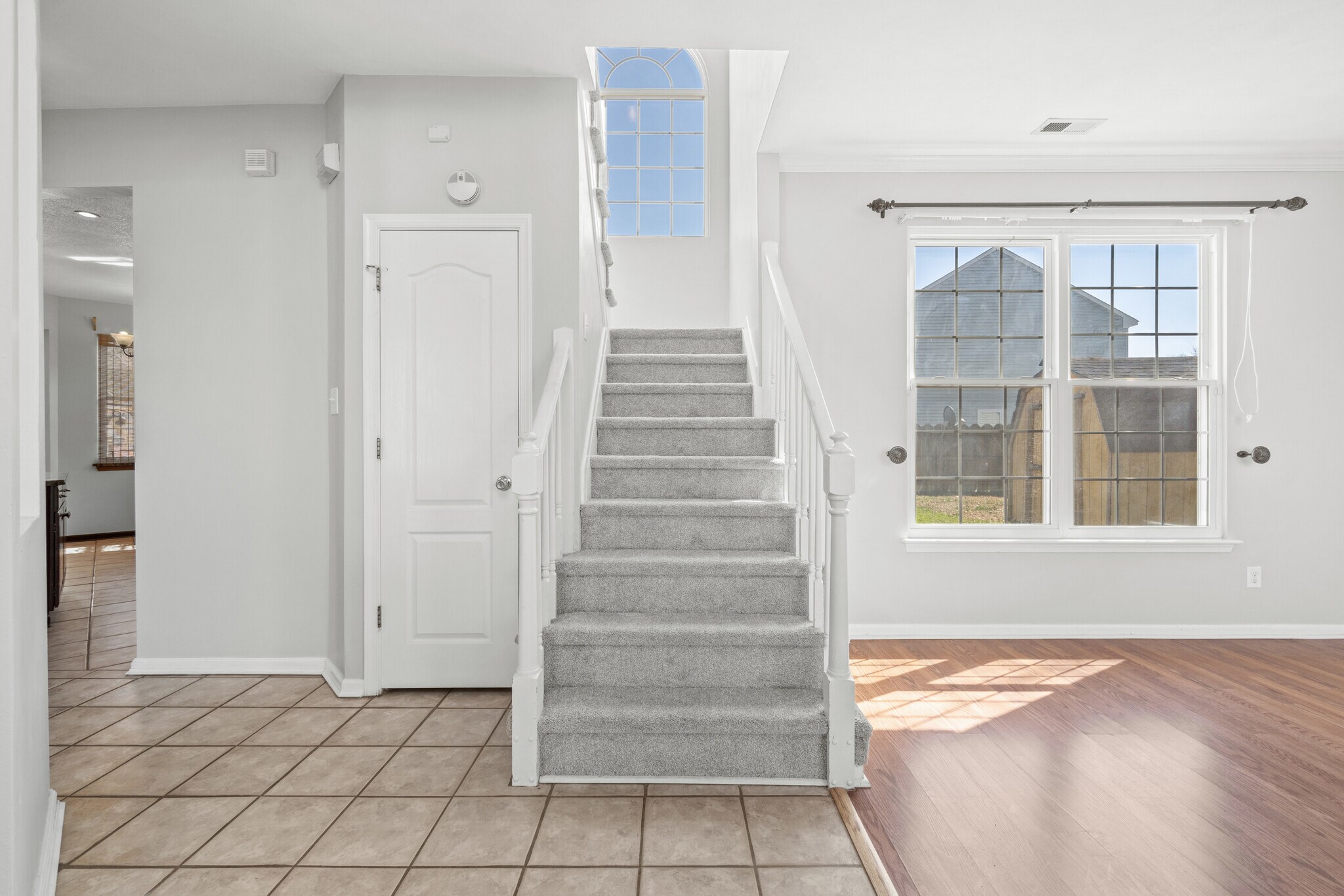 Building Photo - 305 Hidden Falls Ct