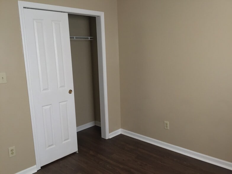 Building Photo - 127 Trails End