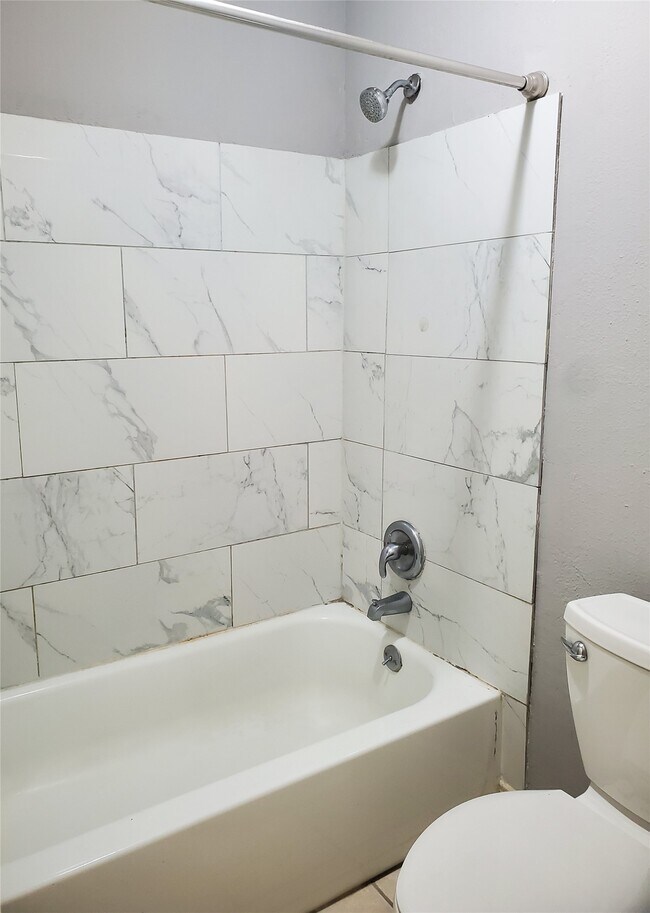 Building Photo - 315 Willowick St