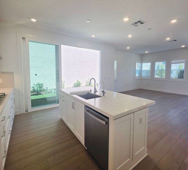 Building Photo - 625 Gadwall