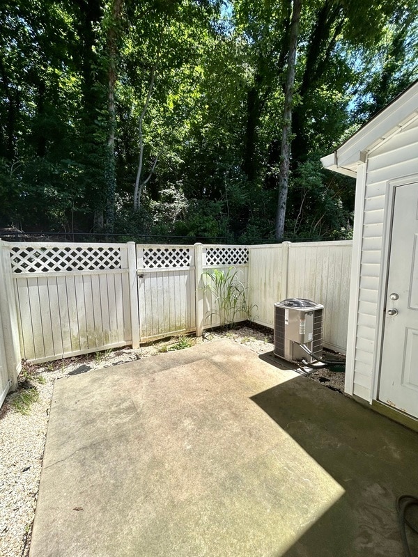 Building Photo - 1215 Green Oaks Ln