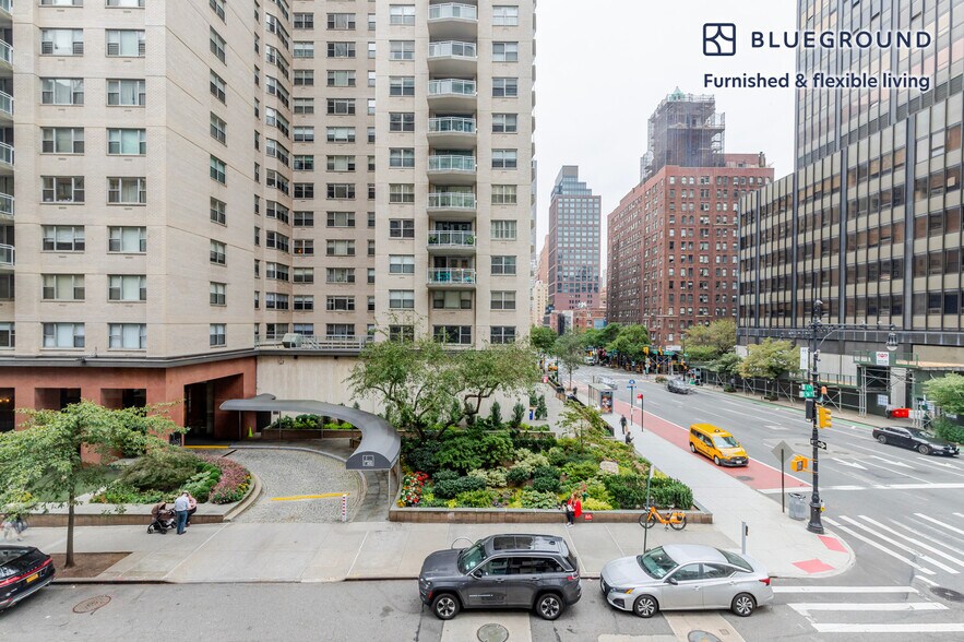 Building Photo - 400 E 57th St