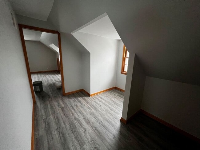 Building Photo - Large 3BR Single Family in St. Francis!!