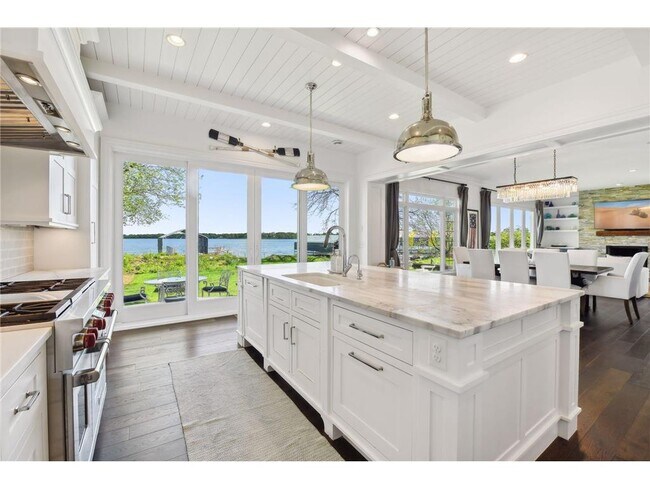 Building Photo - 3115 N Shore Dr