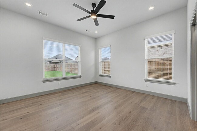 Building Photo - 1081 Mammoth St