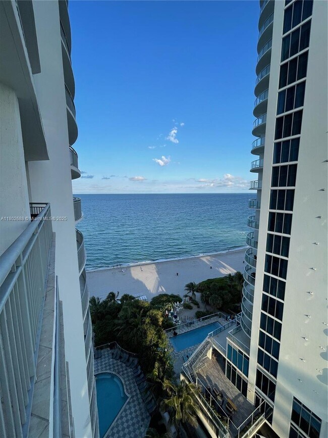 Building Photo - 17375 Collins Ave