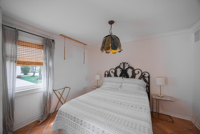 Building Photo - 717 Forest Hill Blvd