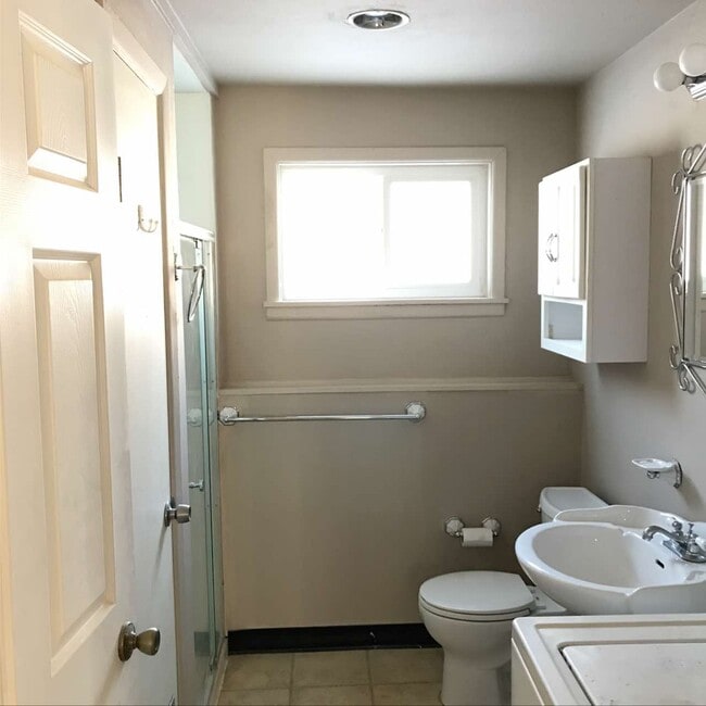 Building Photo - 304 Ruth St