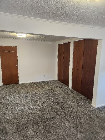 Building Photo - 1400 Woodlawn Beach