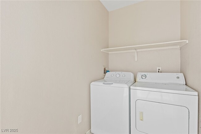 Building Photo - 833 Aspen Peak Loop