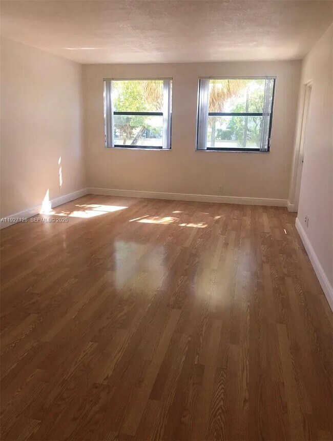 Building Photo - 8180 Geneva Ct