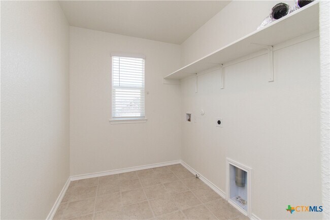 Building Photo - 661 Bailey Park Dr