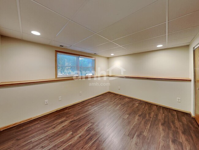 Building Photo - 204 Inverness Trl