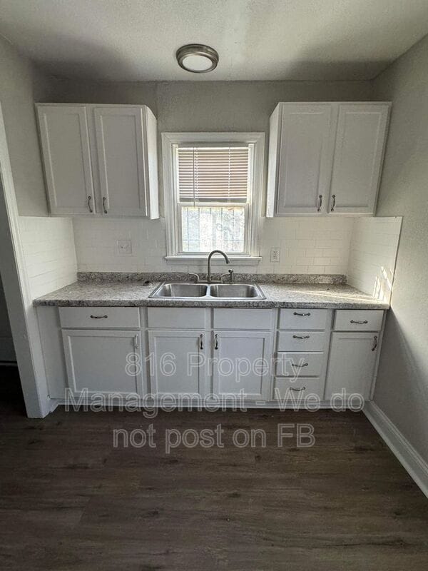 Building Photo - 5518 S Benton Ave