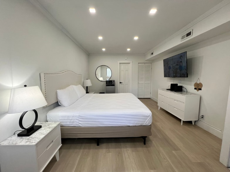 Building Photo - 407 71st Ave N