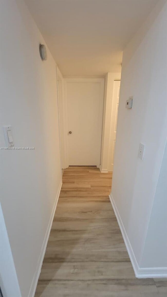Building Photo - 3036 Coral Ridge Dr