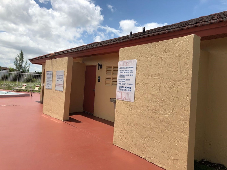 Building Photo - 3399 Foxcroft Rd